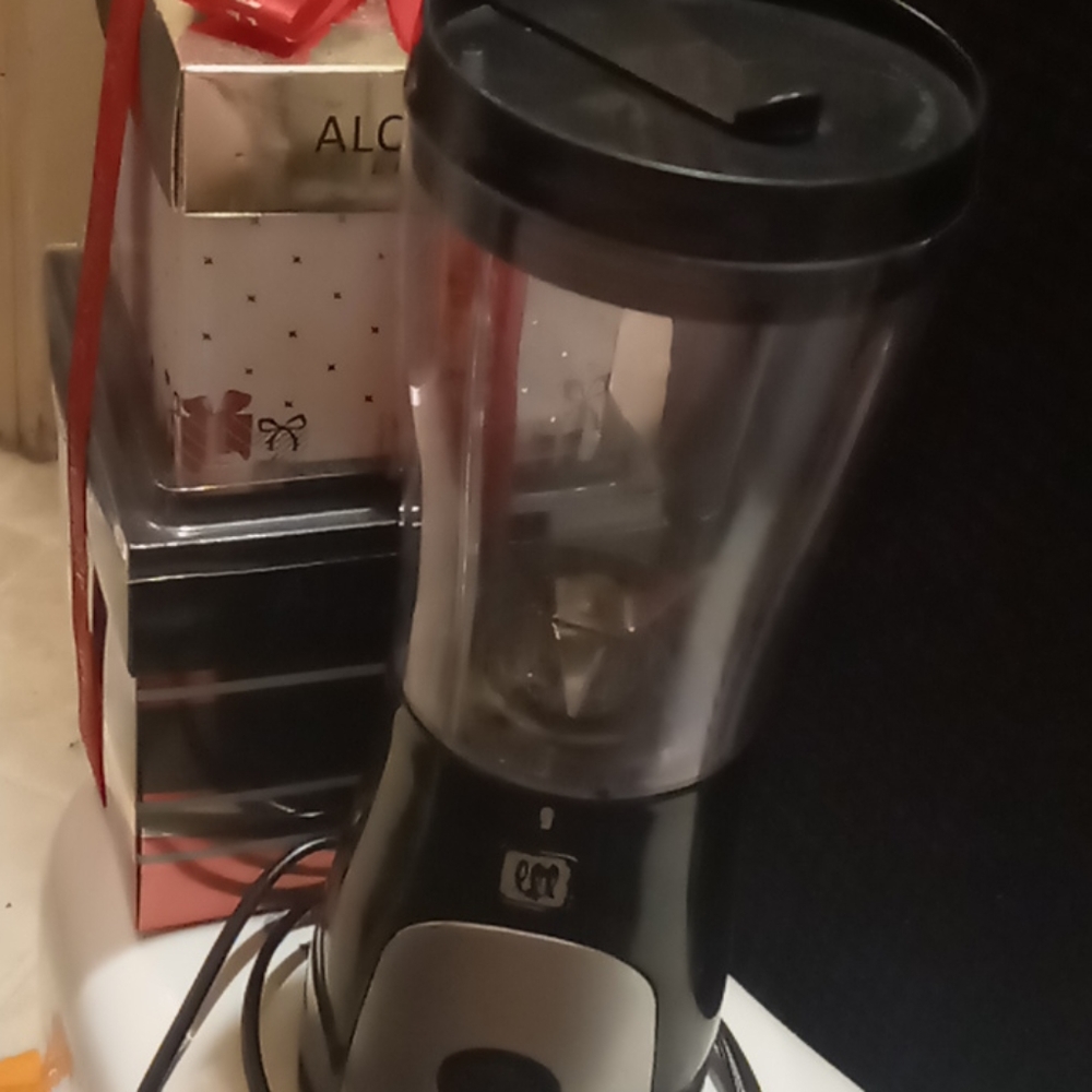 PERSONAL BLENDER